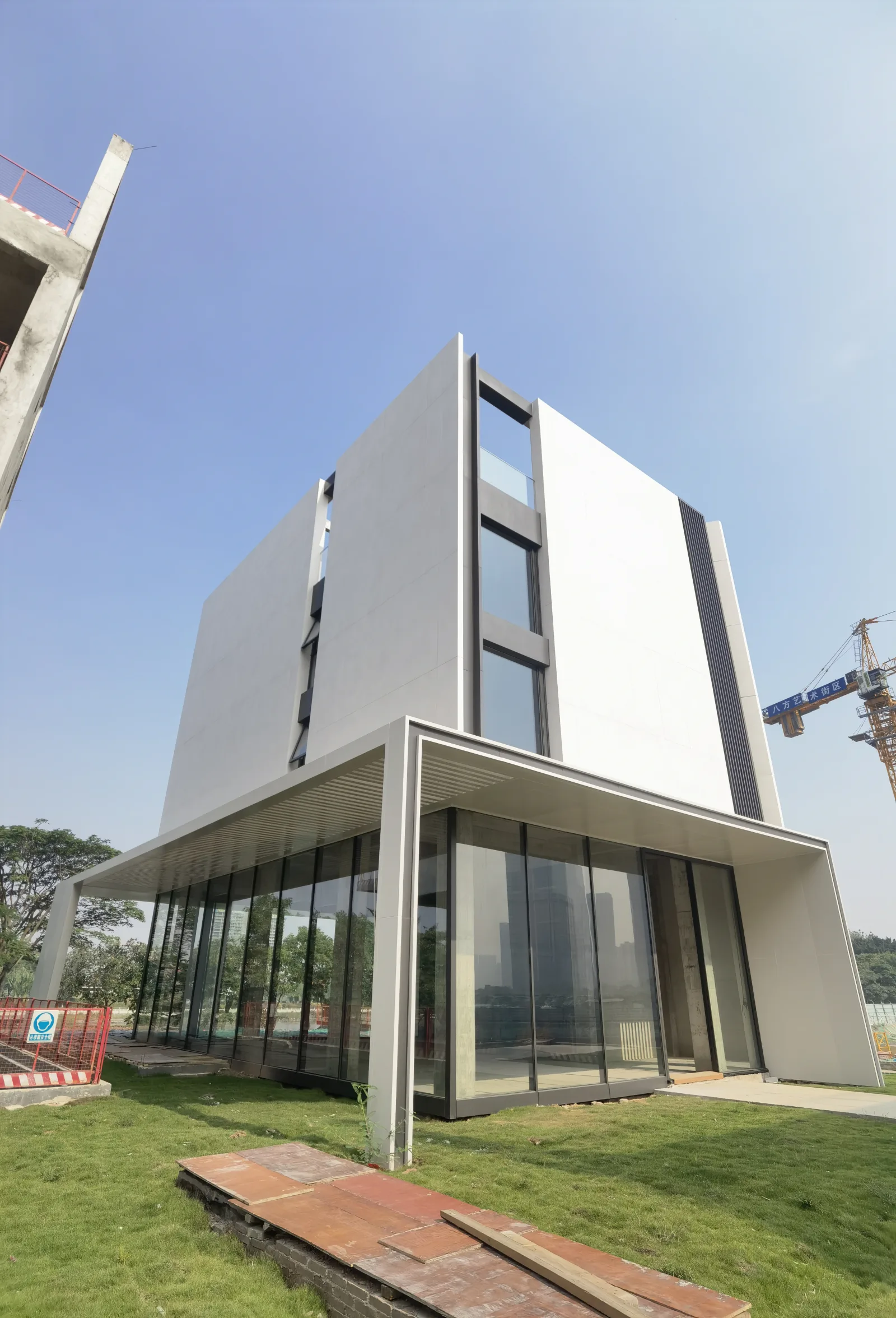 Contemporary villa facade
